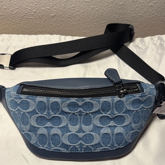 Coach NWT Warren Mini Belt Bag
In Signature Denim - Picture 4 of 4